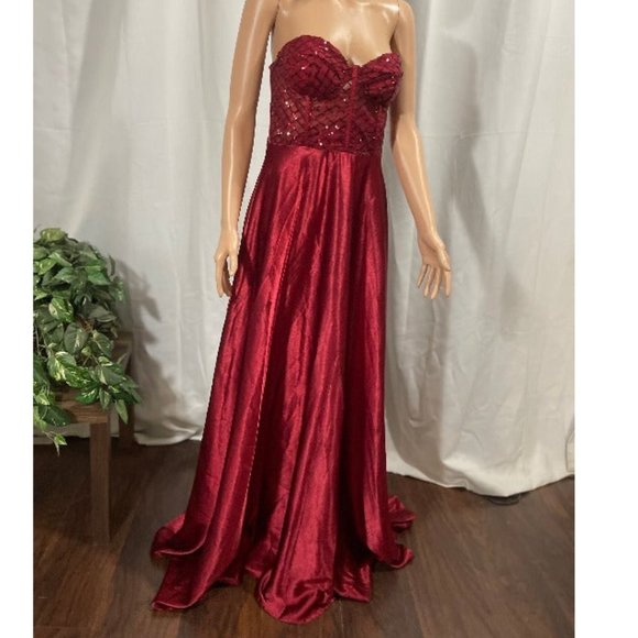Fashion Nova Dresses Fashion Nova Red Strapless Sweetheart Neck